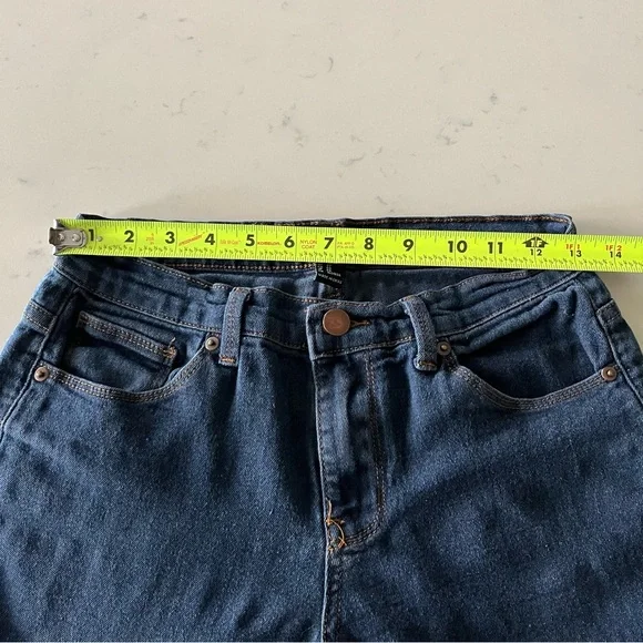 Forever 21 Women’s Medium Waist Dark Blue Non-Stretch Cigarette Jeans Size 27 - Picture 5 of 9